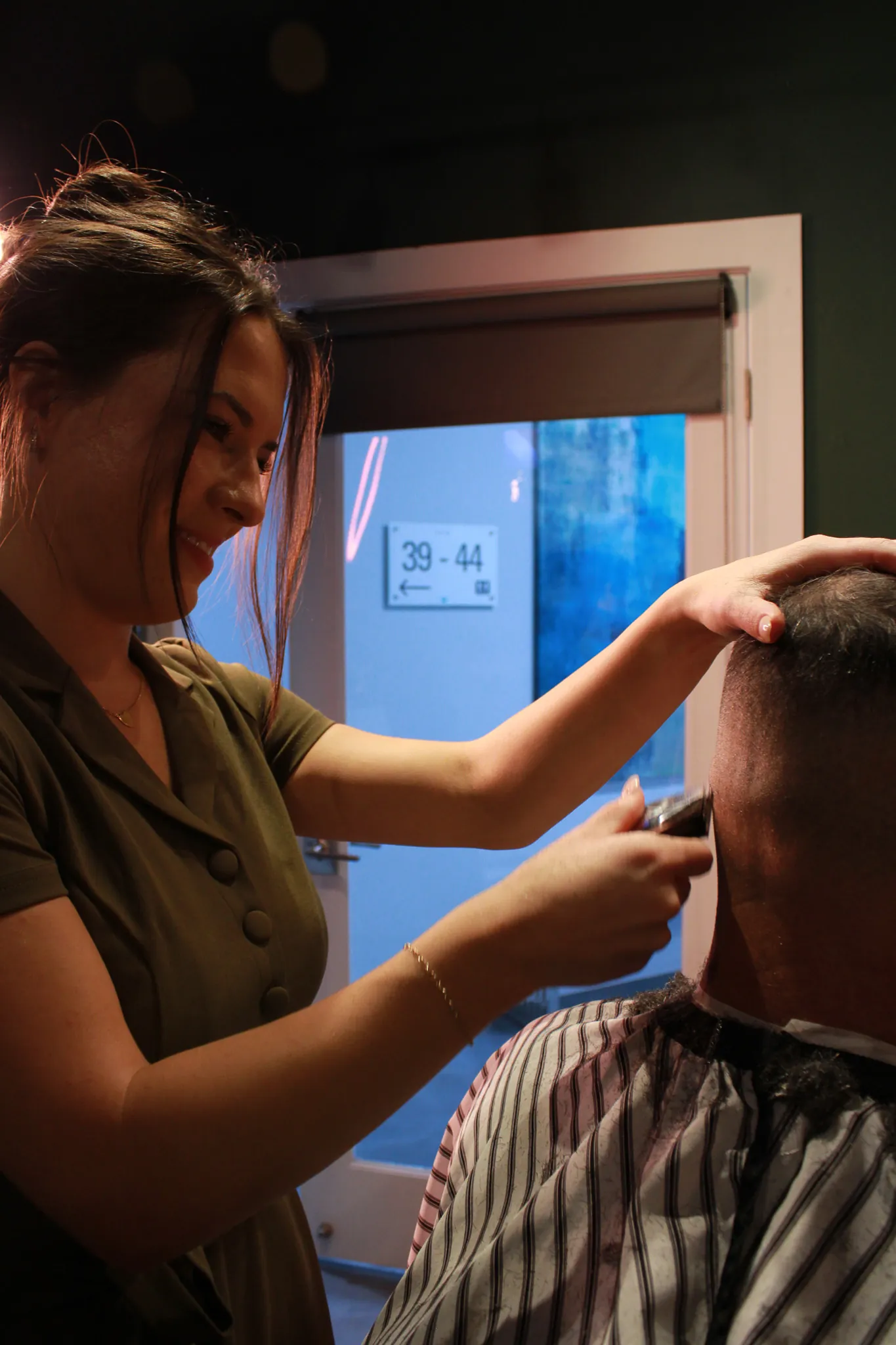 Master barber Dixie at work at Vintage Blade in Bonita Springs