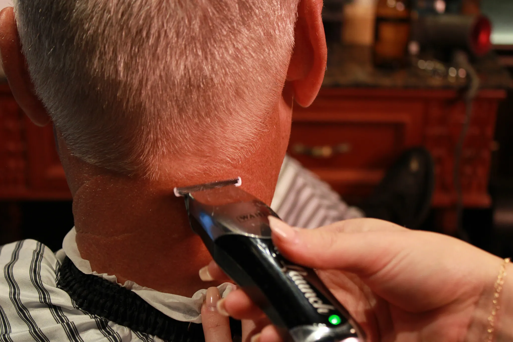 Master barber Dixie at work at Vintage Blade in Bonita Springs